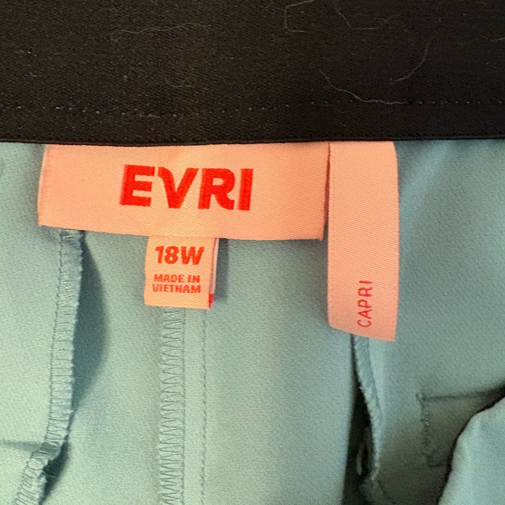 EVRI Aqua Capri Pants - Picture 2 of 2